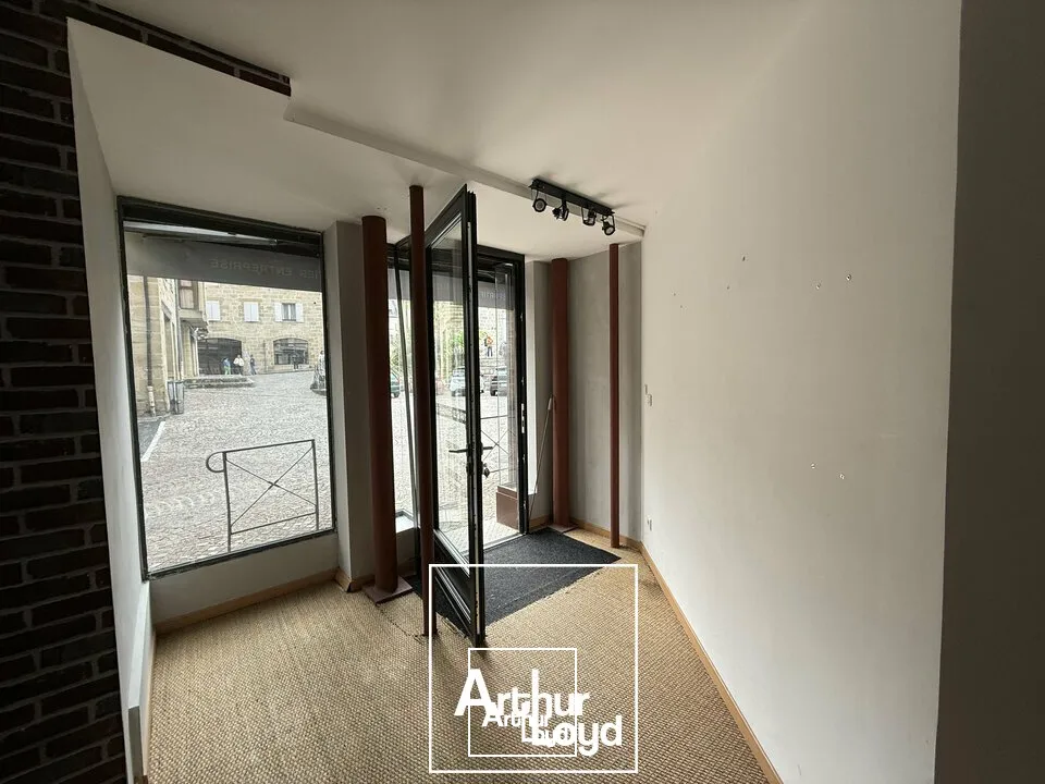 Bureau / Local professionnel 54 m²  Centre-ville de Brive-la-Gaillarde