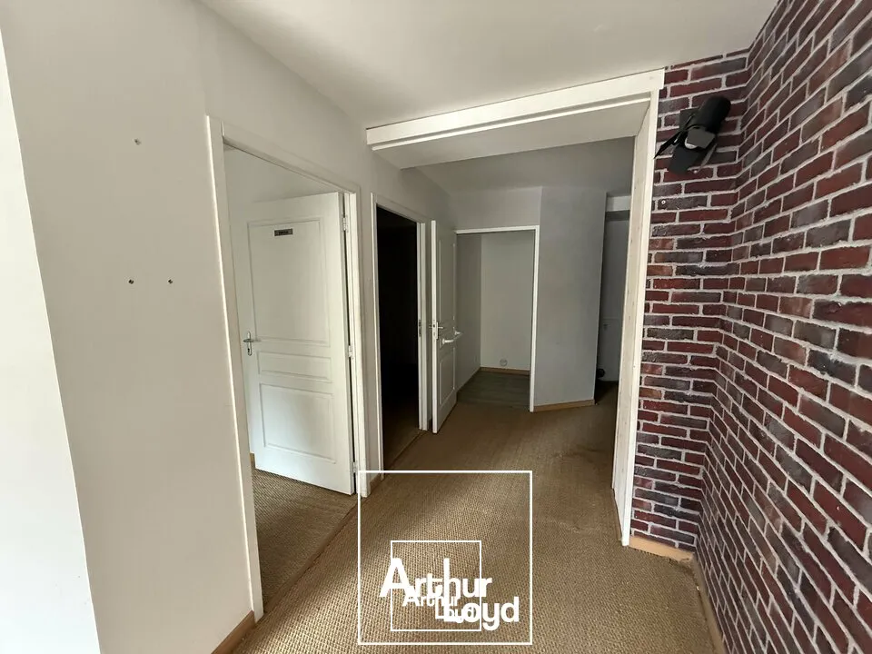 Bureau / Local professionnel 54 m²  Centre-ville de Brive-la-Gaillarde