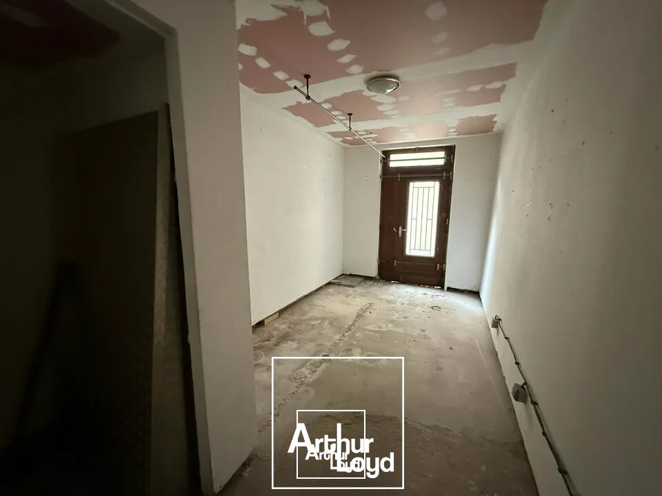 Bureau / Local professionnel 54 m²  Centre-ville de Brive-la-Gaillarde