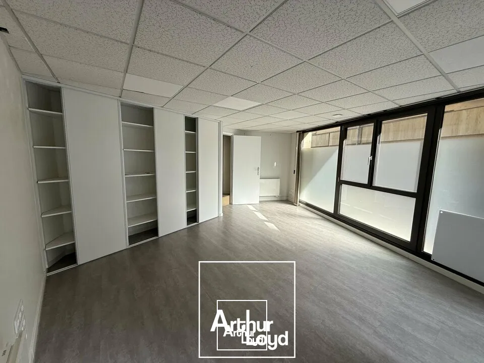 Local commercial ou professionnel 42 m²  Quartier Sothys / Tribunal  Brive-la-Gaillarde