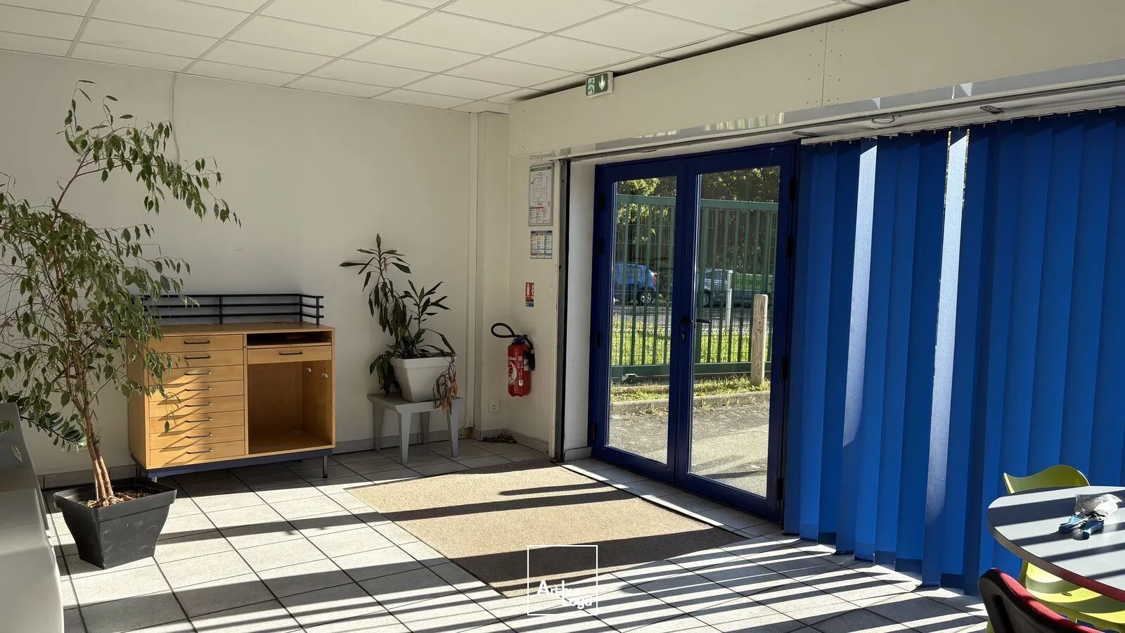 LOCATION / Bâtiment indépendant mixte (bureaux et stockage) - Saint Jean de Braye