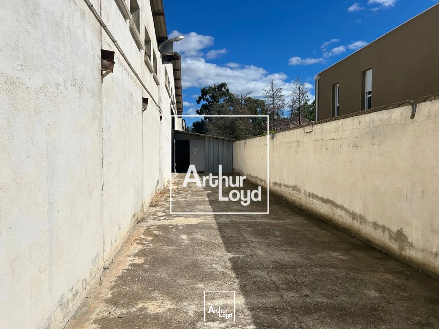 ENTREPOT ET LOGEMENT A LA VENTE AVEC FONCIER 