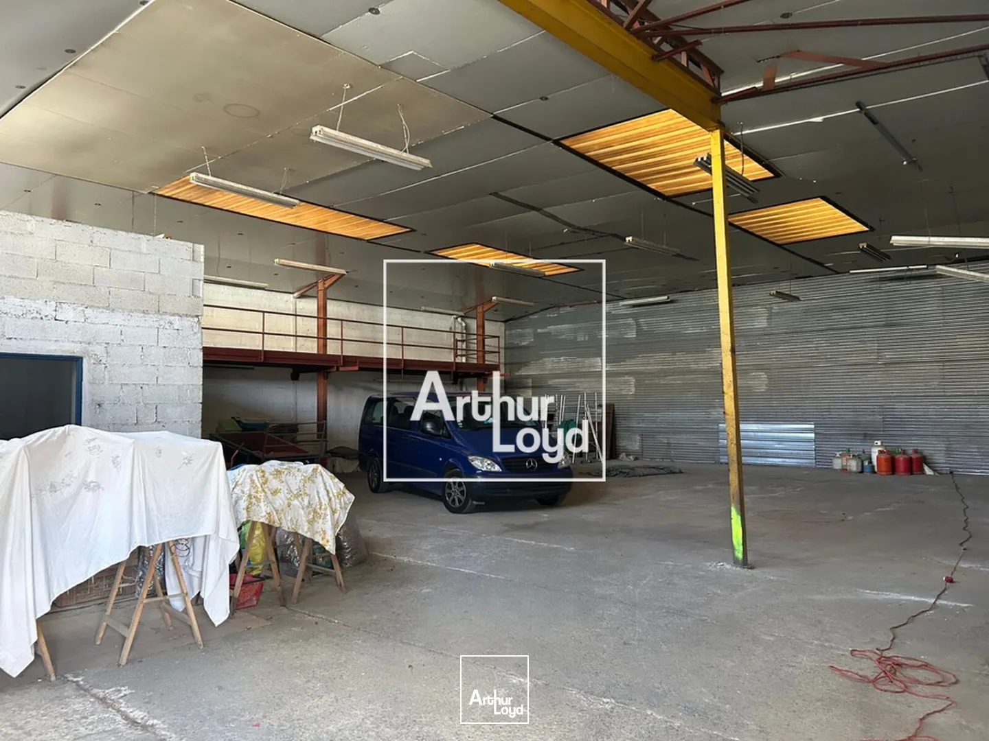 ENTREPOT ET LOGEMENT A LA VENTE AVEC FONCIER 