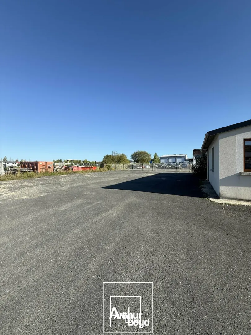 Bâtiment d'activité de 1350m2 aménagé pour de l'agroalimentaire + local de 105m2- zone de l'aérodrome - proximité A20 et A89