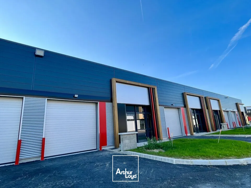 A LOUER - EXCLUSIVITÉ - LOCAUX D'ACTIVITÉS 200 M2