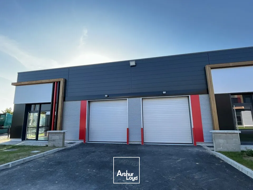 A LOUER - EXCLUSIVITÉ - LOCAUX D'ACTIVITÉS 200 M2