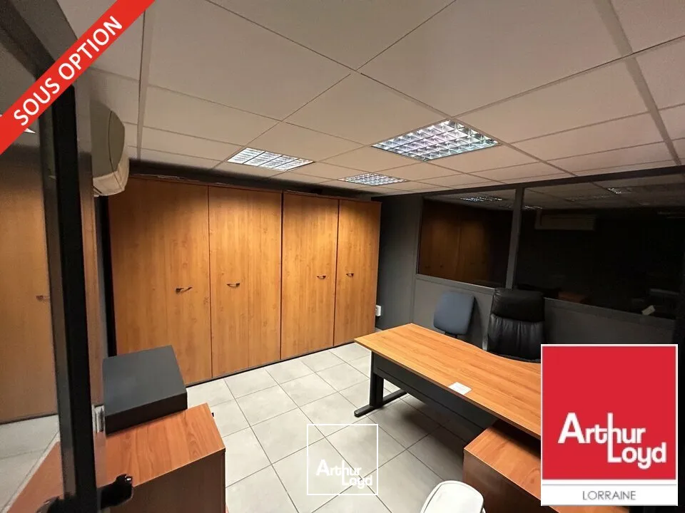 LOCAL COMMERCIAL à VENDRE de 2076.6 m²