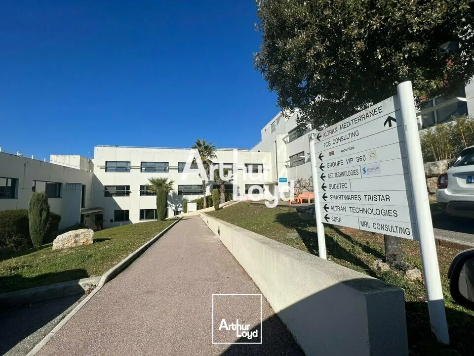 Plateaux de bureaux à louer divisibles dès 36 m²- Sophia Antipolis