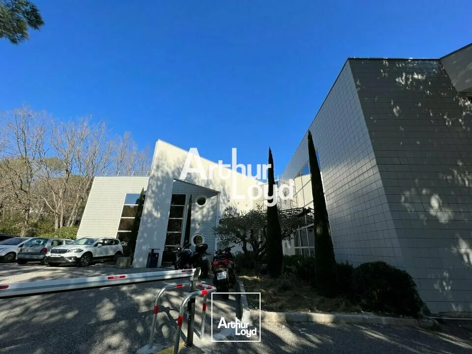 Bureaux 332 m² en R+1 - Top emplacement - Sophia Antipolis 