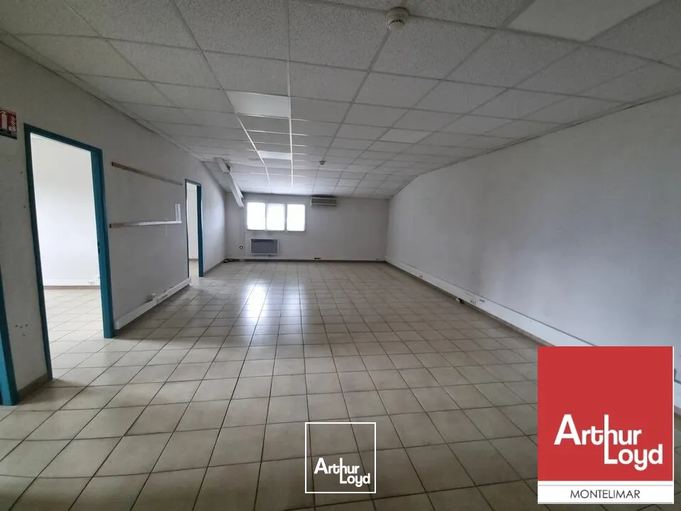 CHATEAUNEUF DU RHÔNE - SUR AXE PASSANT - A LOUER BUREAUX AVEC ENTREPÔT ET TERRAIN EXTÉRIEUR