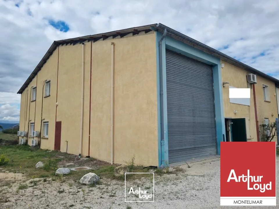 CHATEAUNEUF DU RHÔNE - SUR AXE PASSANT - A LOUER BUREAUX AVEC ENTREPÔT ET TERRAIN EXTÉRIEUR