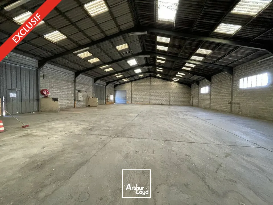 À louer - Local d'activité de 1 390 m² avec bureaux - Avignon La Courtine - Accès stratégique 