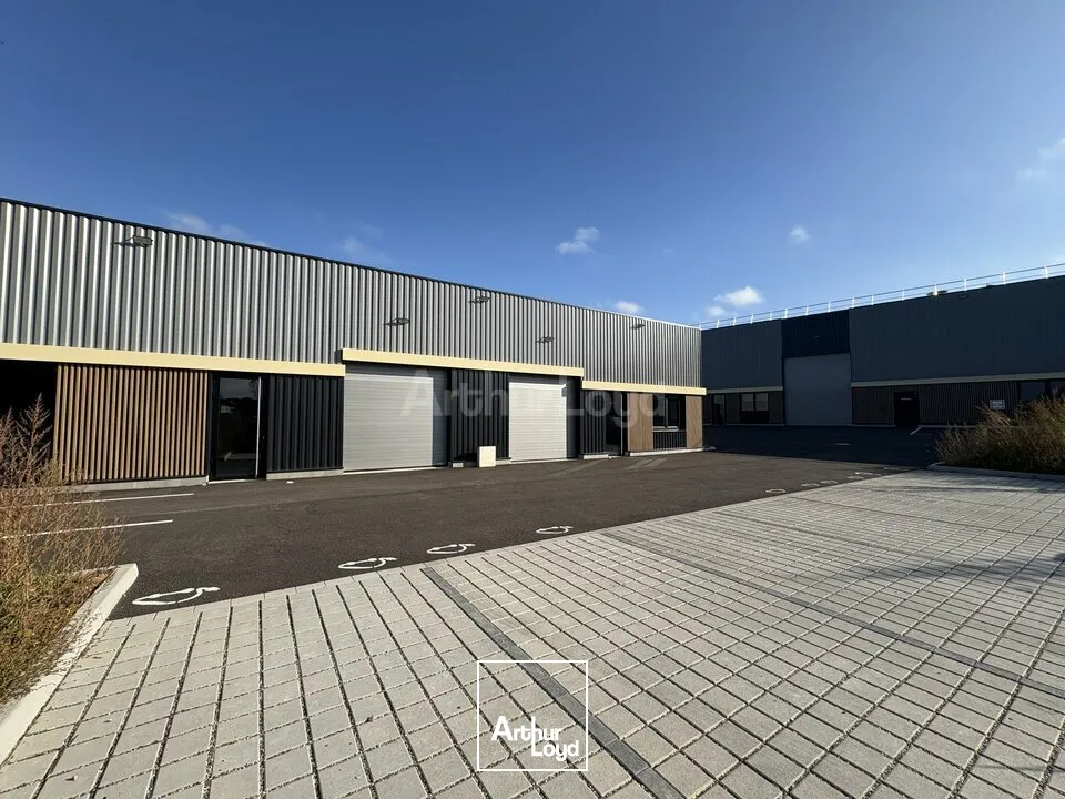 LOCAL D'ACTIVITE - ENTREPOT à VENDRE de 1691 m²