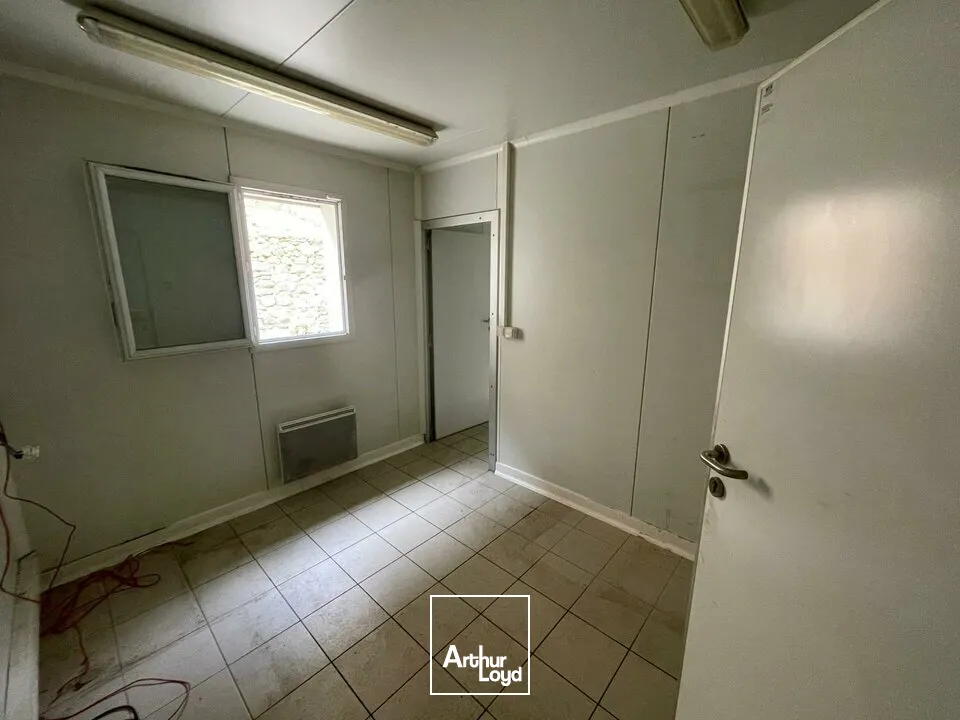 À vendre  Local commercial avec cour privative + appartement  Centre-ville de La Roche-sur-Yon