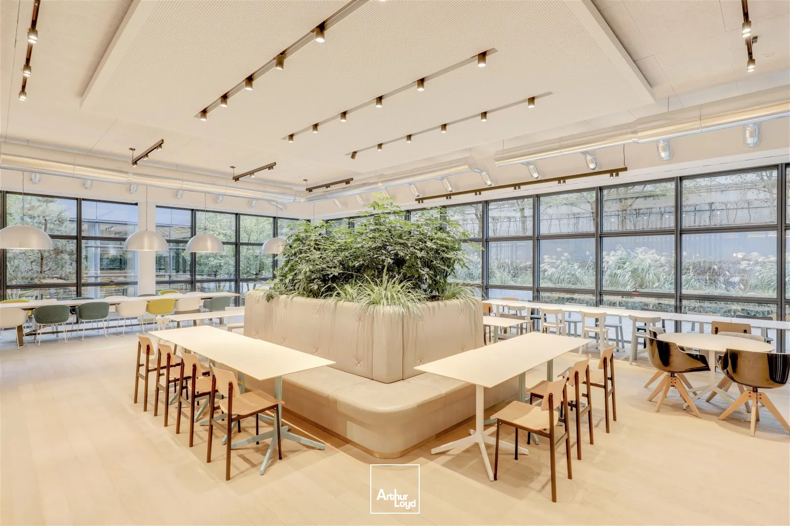 Bureaux rénovés à louer - prestations haut de gamme avec terrasses et jardins - MAGNETIK Paris 14 Porte d'Orléans