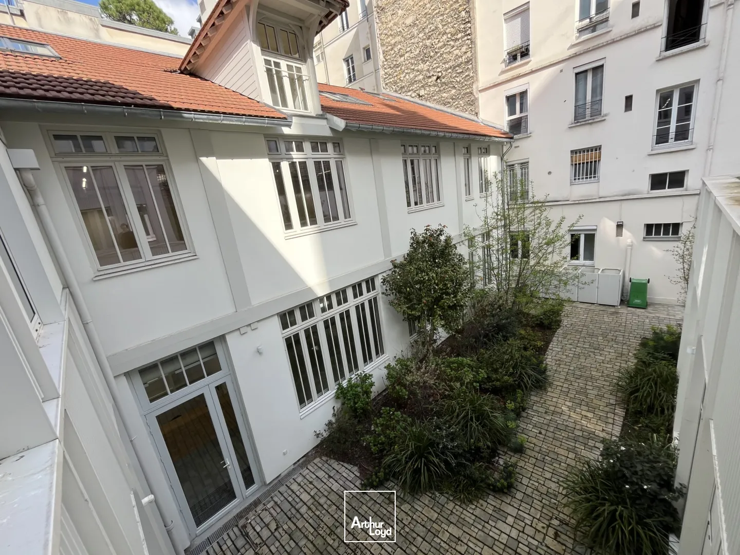 Bureaux à vendre à PARIS 75005