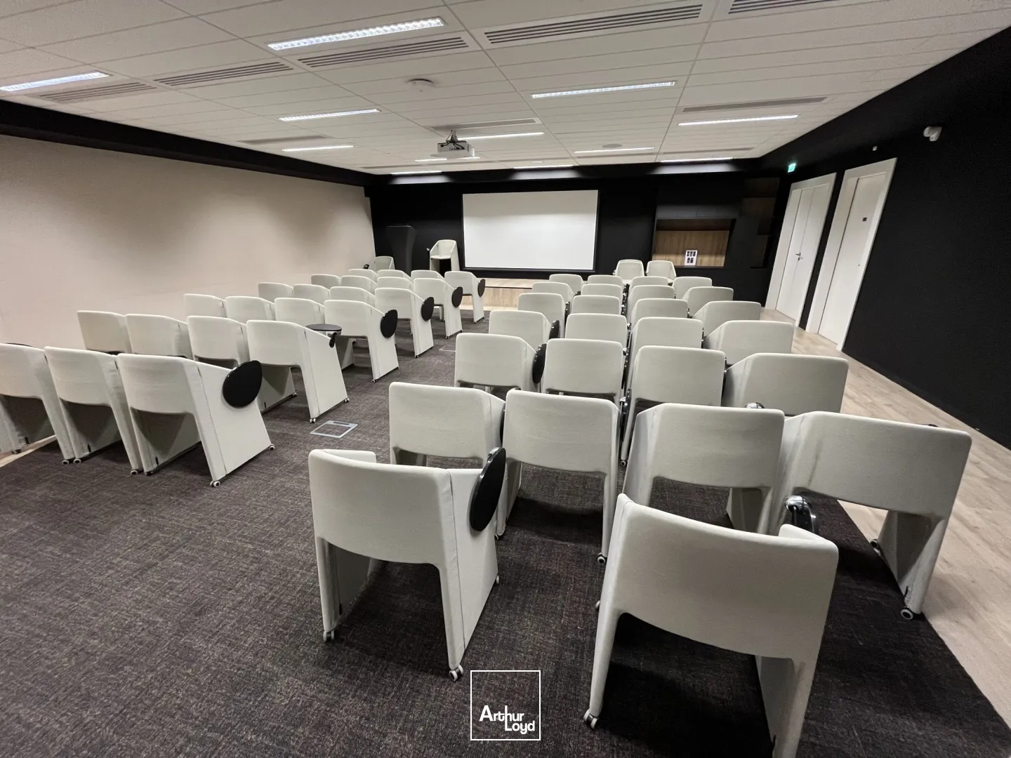 Bureaux à louer à PARIS 75016