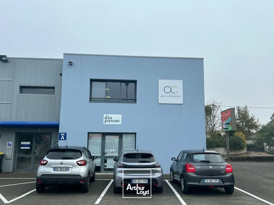 BUREAUX À LOUER À NIORT  EMPLACEMENT STRATÉGIQUE À DEUX PAS DE LA ROCADE !