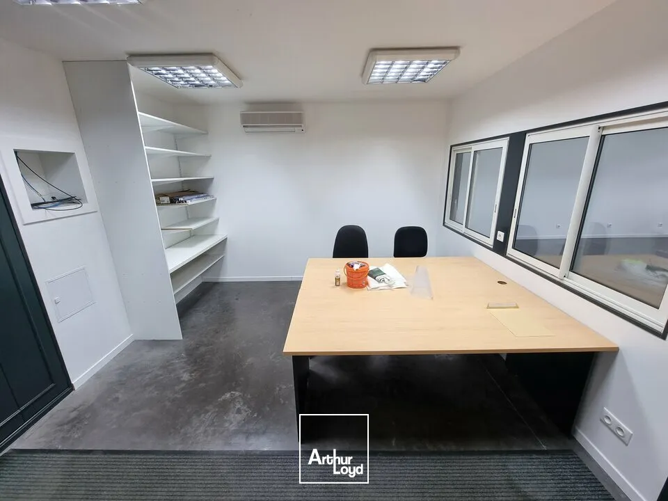 LOCATION LOCAL COMMERCIAL 65M2 ZONE ST FLORENT NIORT AVEC PARKINGS