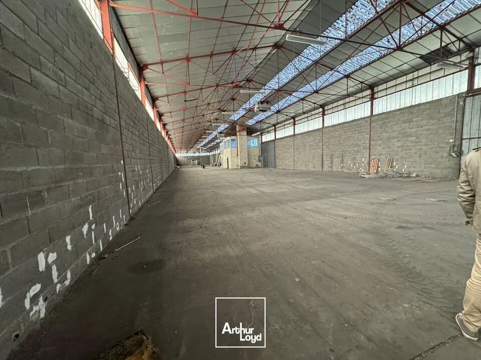 SAINT-PIERRE-DES-CORPS BÂTIMENT D'ACTIVITE A LOUER 1 500 M² - STOCKAGE ENTREPOSAGE