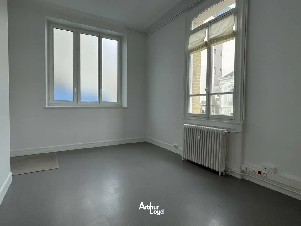 A LOUER - LE HAVRE / PALAIS DE JUSTICE - BUREAUX - PARFAIT ÉTAT