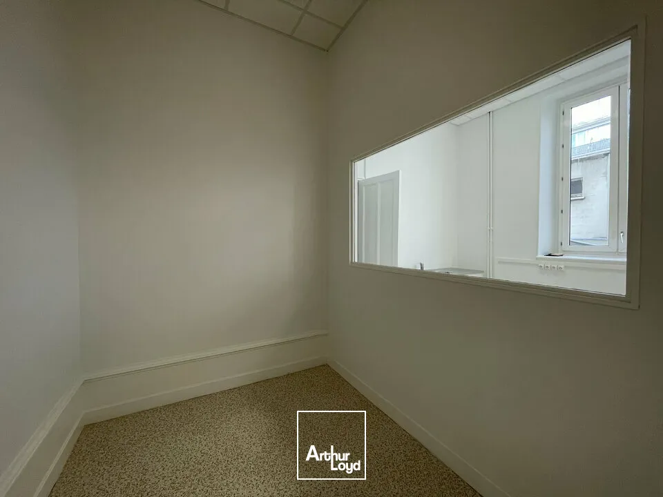 A LOUER - LE HAVRE / PALAIS DE JUSTICE - BUREAUX - PARFAIT ÉTAT