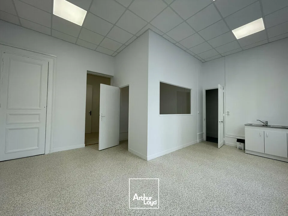 A LOUER - LE HAVRE / PALAIS DE JUSTICE - BUREAUX - PARFAIT ÉTAT