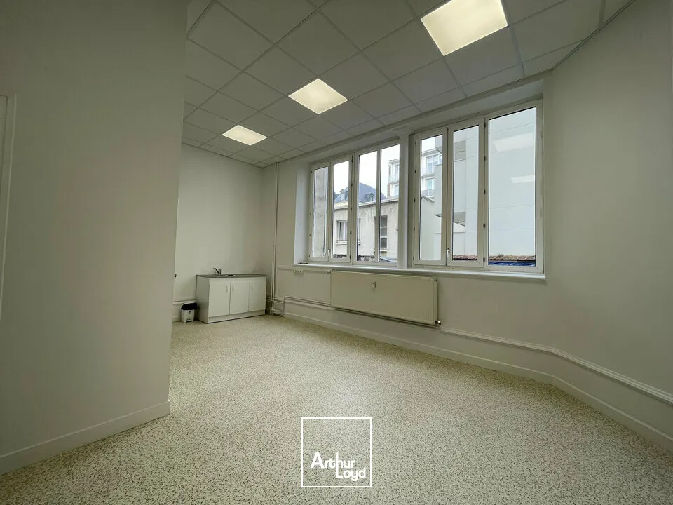 A LOUER - LE HAVRE / PALAIS DE JUSTICE - BUREAUX - PARFAIT ÉTAT