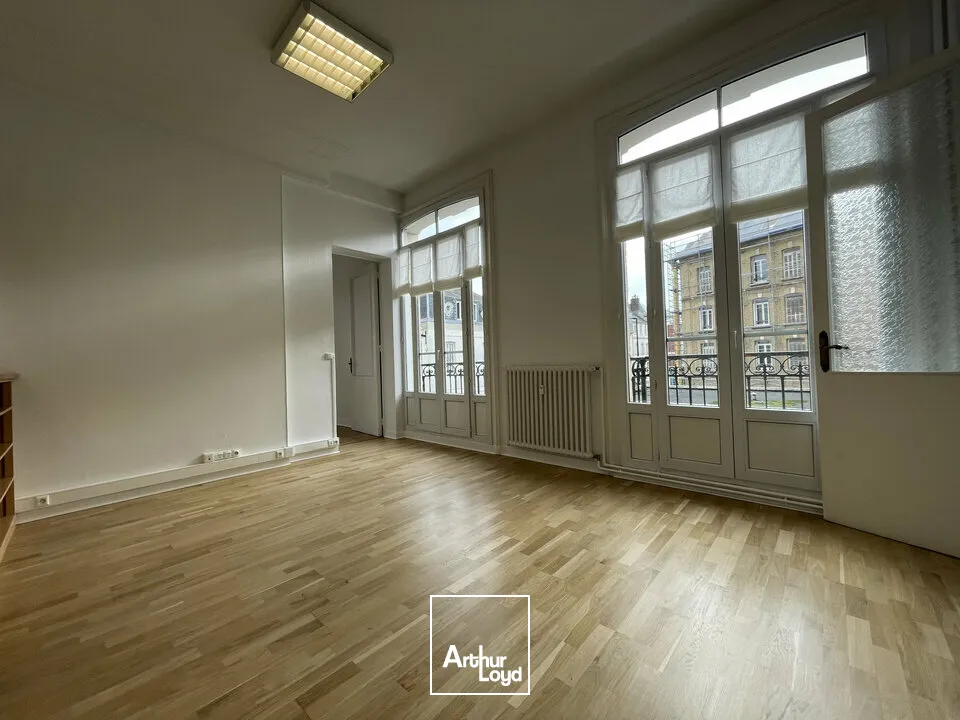 A LOUER - LE HAVRE / PALAIS DE JUSTICE - BUREAUX - PARFAIT ÉTAT