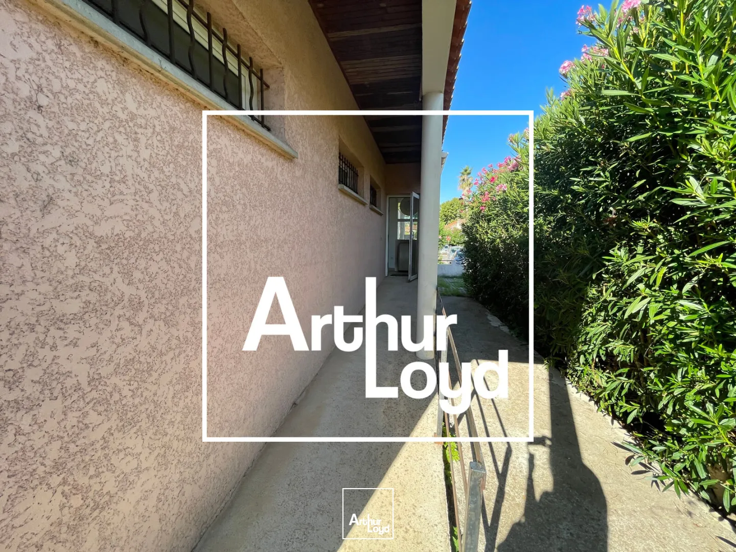 LOCAL PROFESSIONNEL A VENDRE - MAUGUIO CENTRE-VILLE - ACCESSIBLE PMR