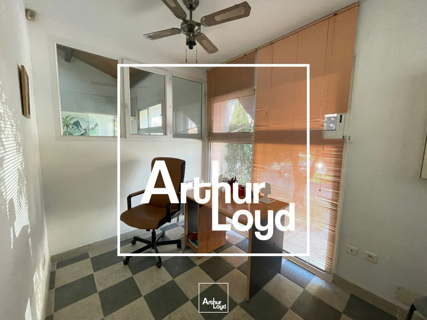 LOCAL PROFESSIONNEL A VENDRE - MAUGUIO CENTRE-VILLE - ACCESSIBLE PMR