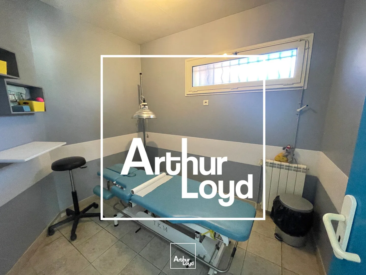 LOCAL PROFESSIONNEL A VENDRE - MAUGUIO CENTRE-VILLE - ACCESSIBLE PMR