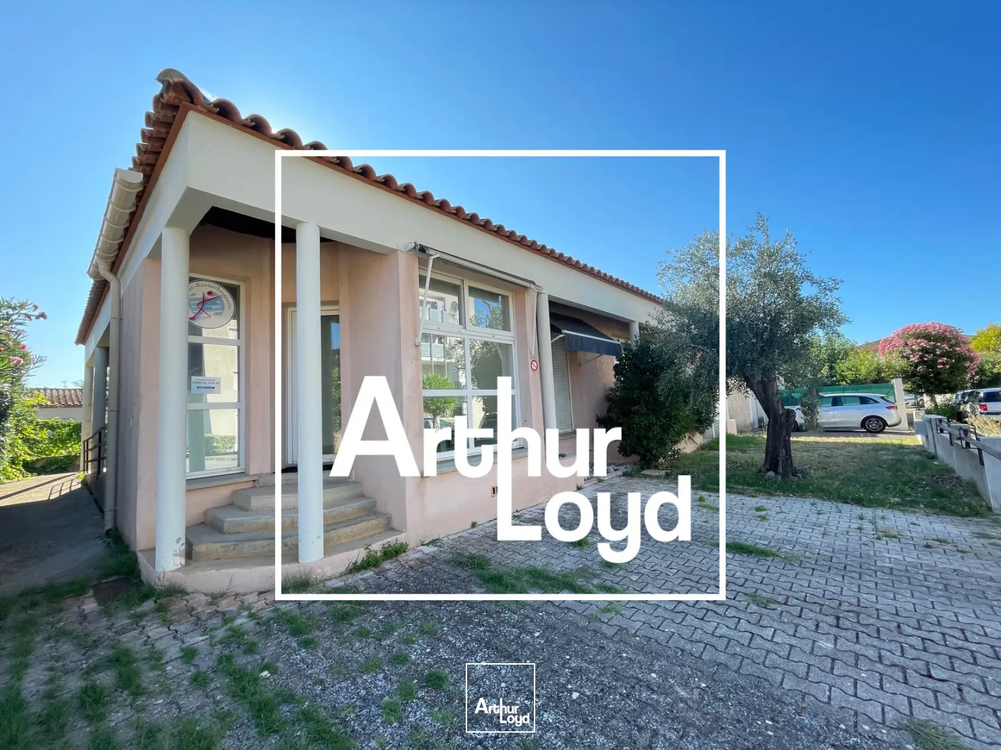 LOCAL PROFESSIONNEL A VENDRE - MAUGUIO CENTRE-VILLE - ACCESSIBLE PMR