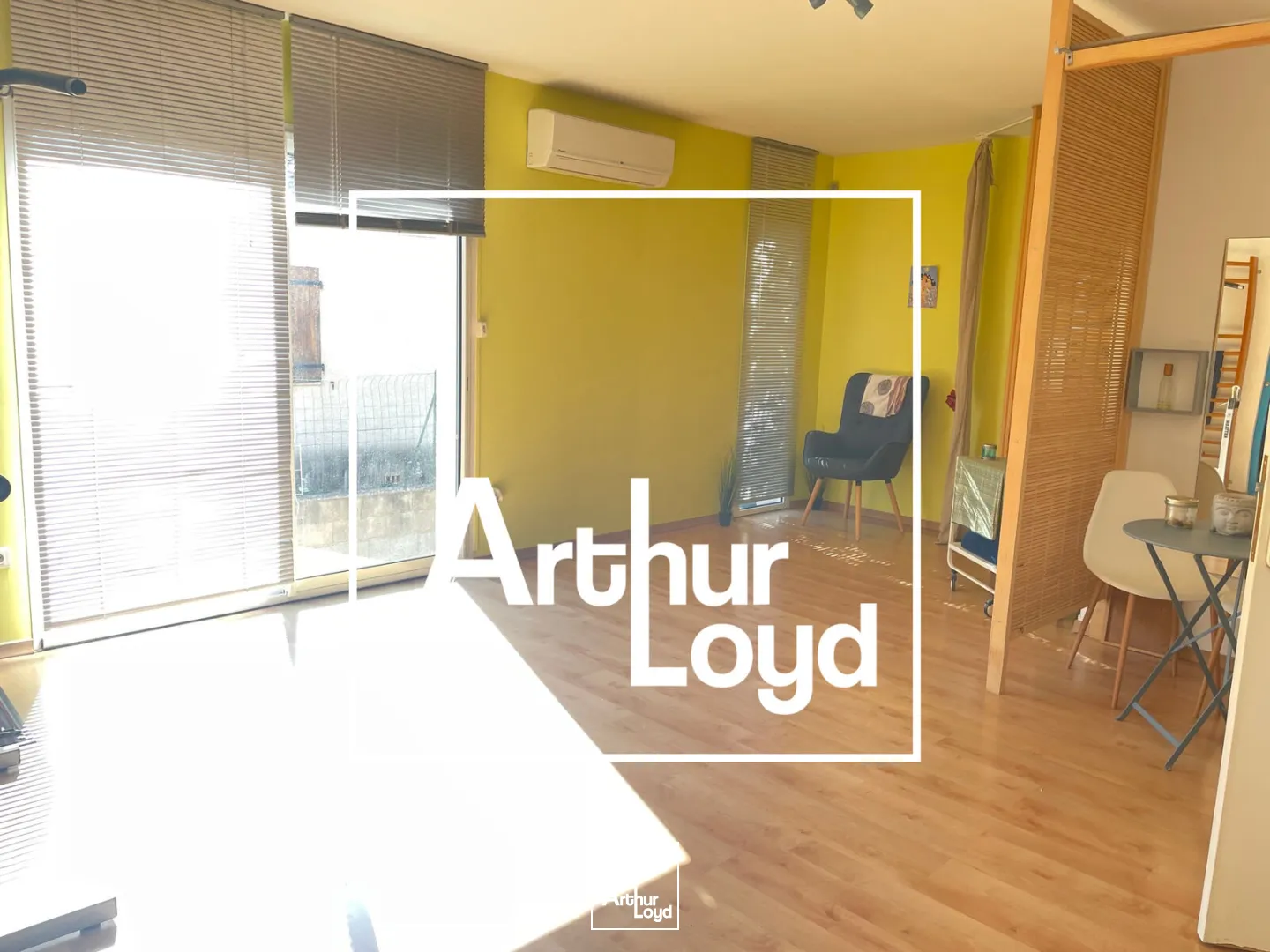 LOCAL PROFESSIONNEL A VENDRE - MAUGUIO CENTRE-VILLE - ACCESSIBLE PMR