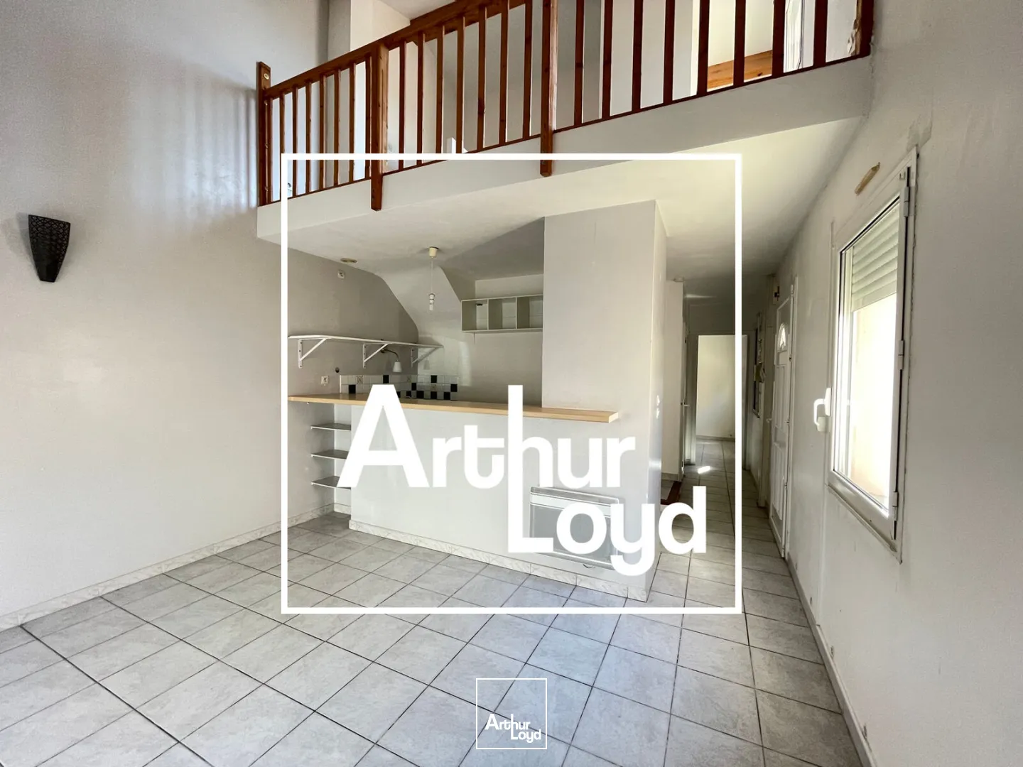 LOCAL PROFESSIONNEL A VENDRE - MAUGUIO CENTRE-VILLE - ACCESSIBLE PMR