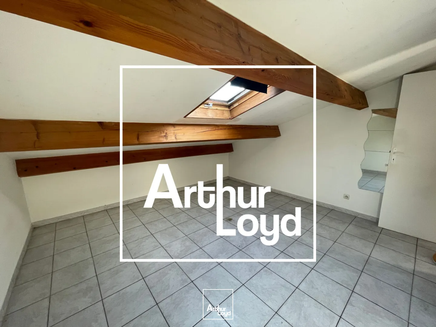 LOCAL PROFESSIONNEL A VENDRE - MAUGUIO CENTRE-VILLE - ACCESSIBLE PMR