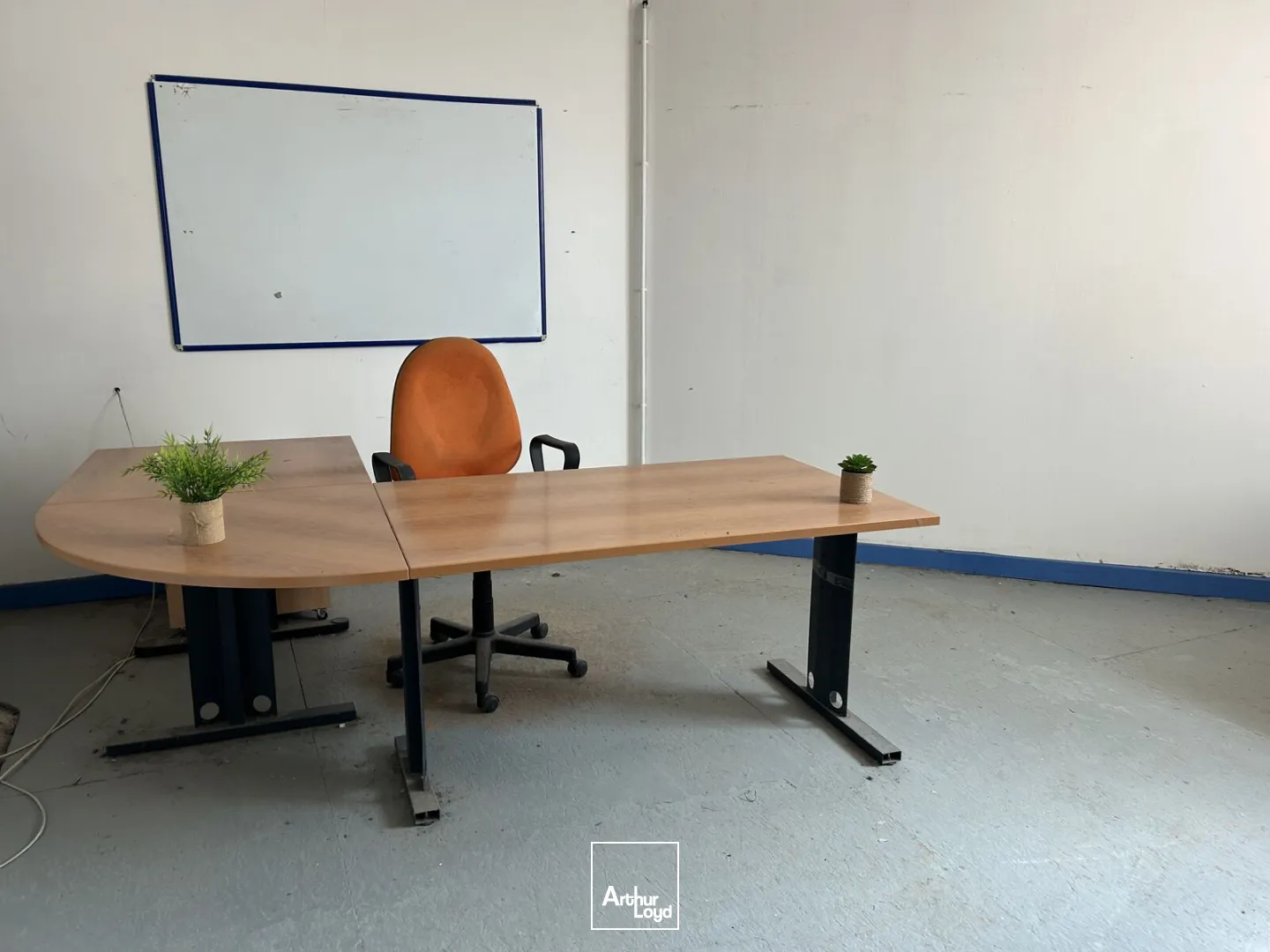 A Vertou, location d'un entrepôt d'environ 1374 m2.