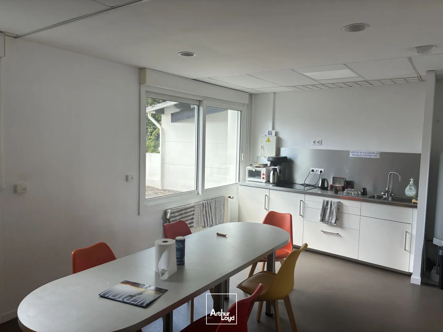 BUREAUX - A VENDRE - RENOVE - VERTOU - PARKING - BORNE IRVE