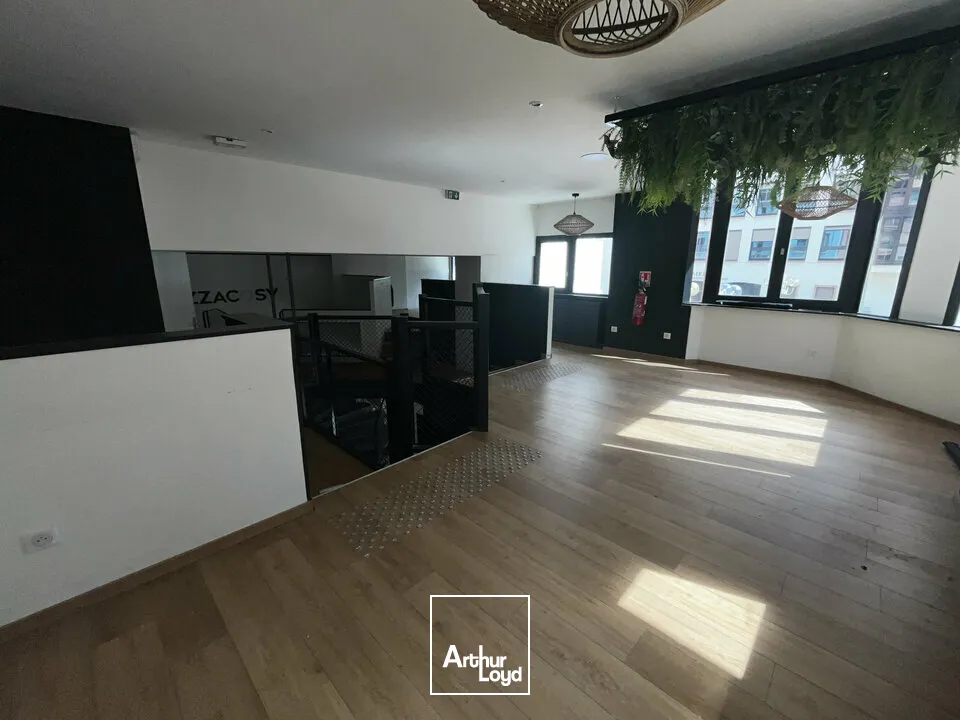 LOCAL COMMERCIAL à LOUER de 146 m²