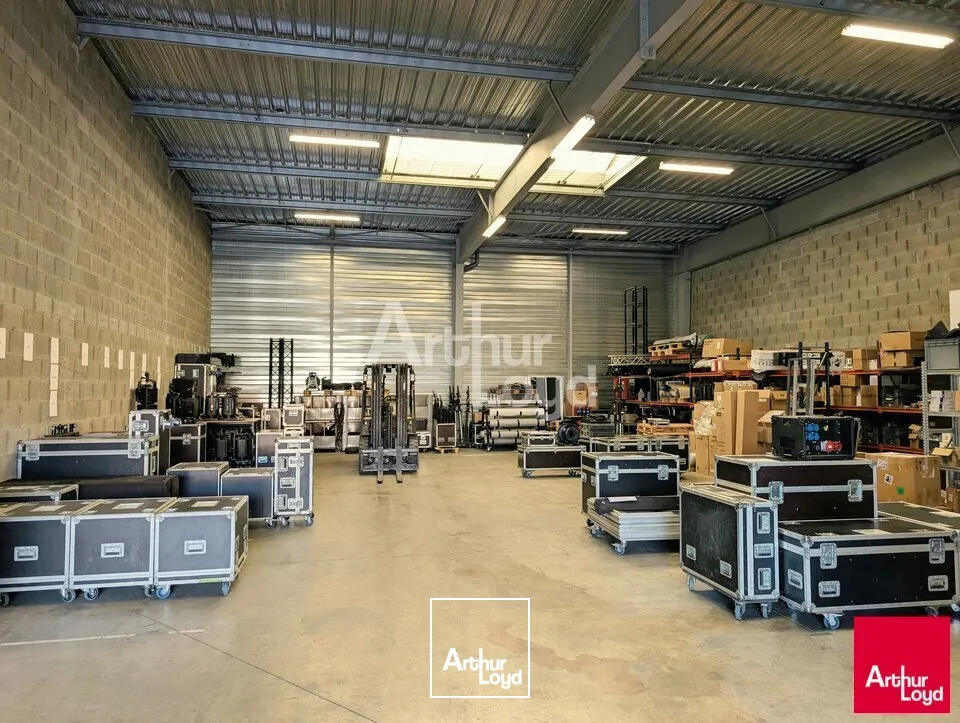 BRUZ - LOCAL D'ACTIVITE A LOUER - 350 M²