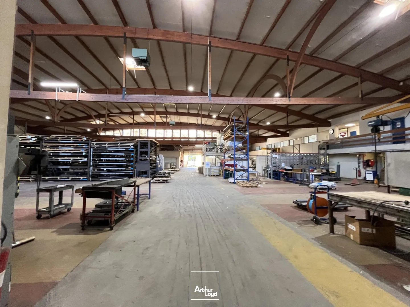 A VENDRE - ENTREPOT 4090 M2 - MONTATAIRE