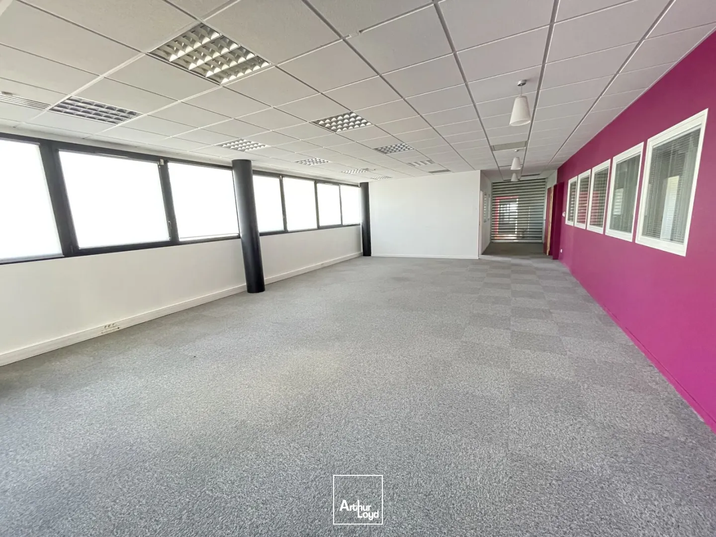 BUREAUX DIVISIBLES À LOUER-728 M²-PARC DES MOULINETS