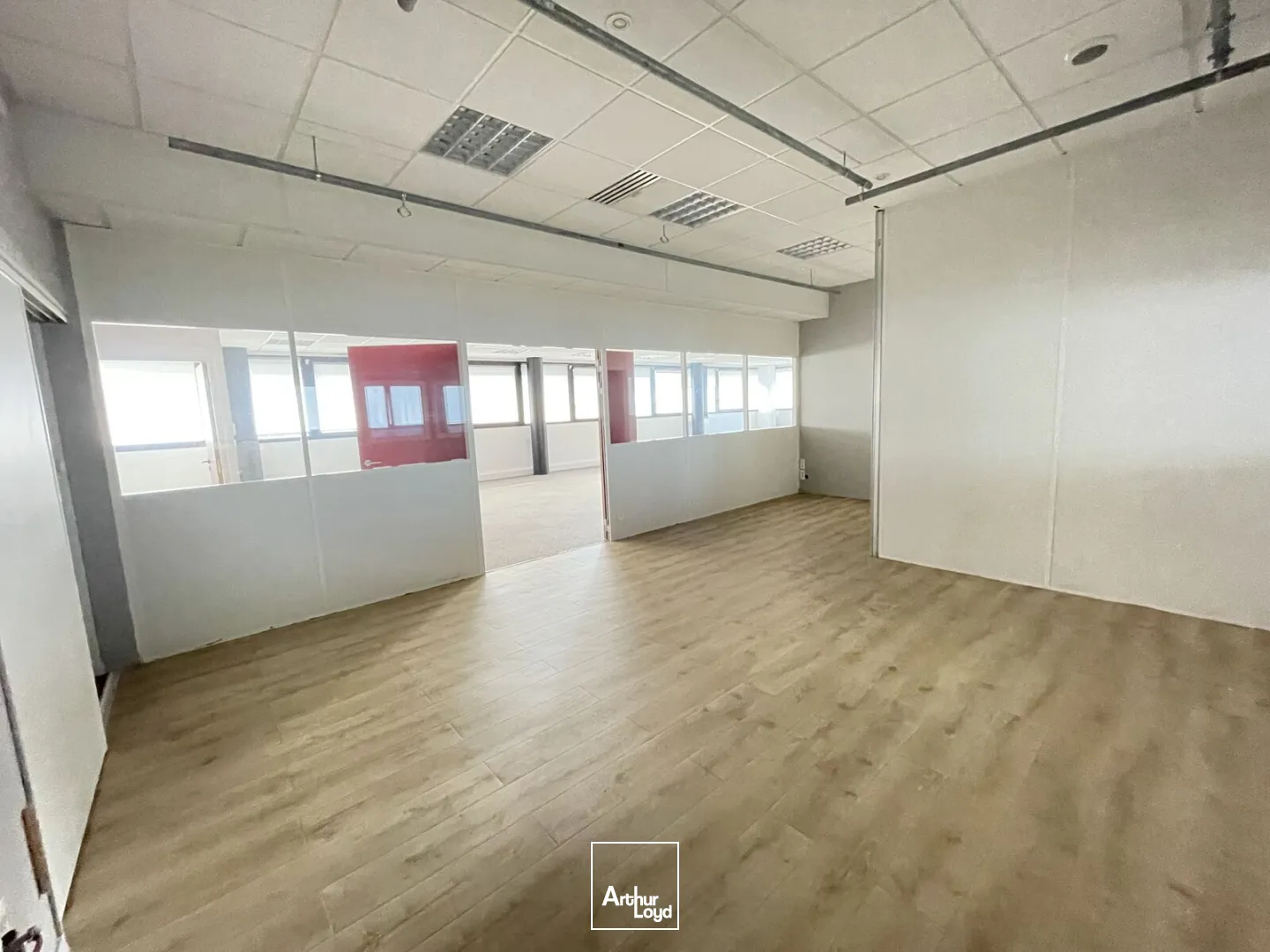 BUREAUX DIVISIBLES À LOUER-728 M²-PARC DES MOULINETS