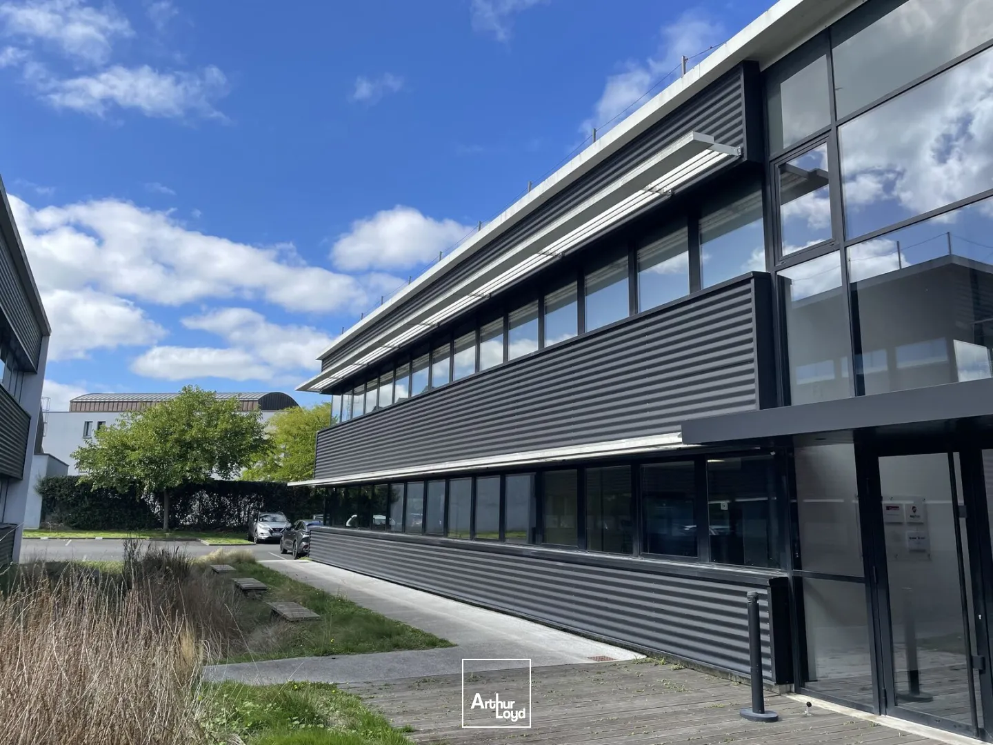 BUREAUX DIVISIBLES À LOUER-728 M²-PARC DES MOULINETS