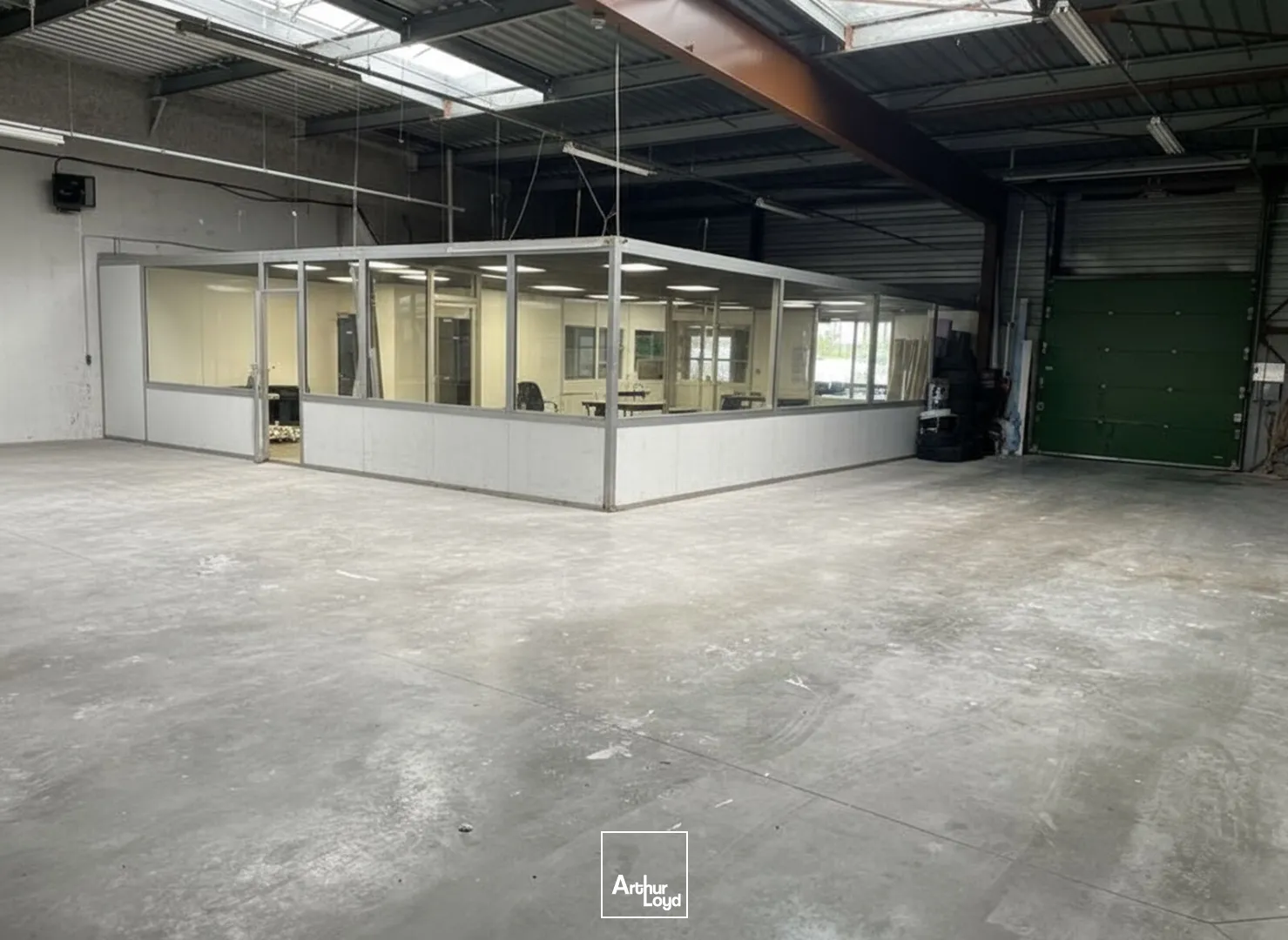 local d'activité - Négoce 347 m² environ