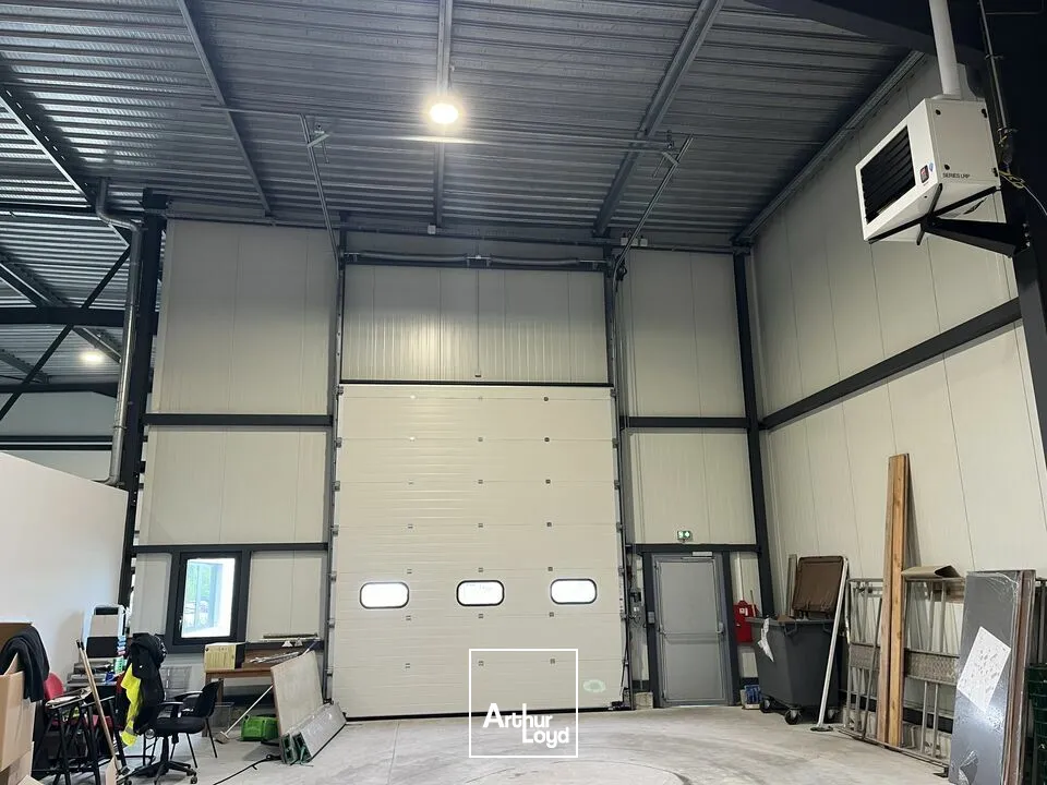 LOCAL D'ACTIVITE - ENTREPOT à VENDRE de 952 m²