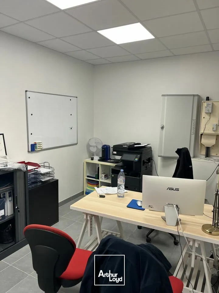 LOCAL D'ACTIVITE - ENTREPOT à VENDRE de 952 m²