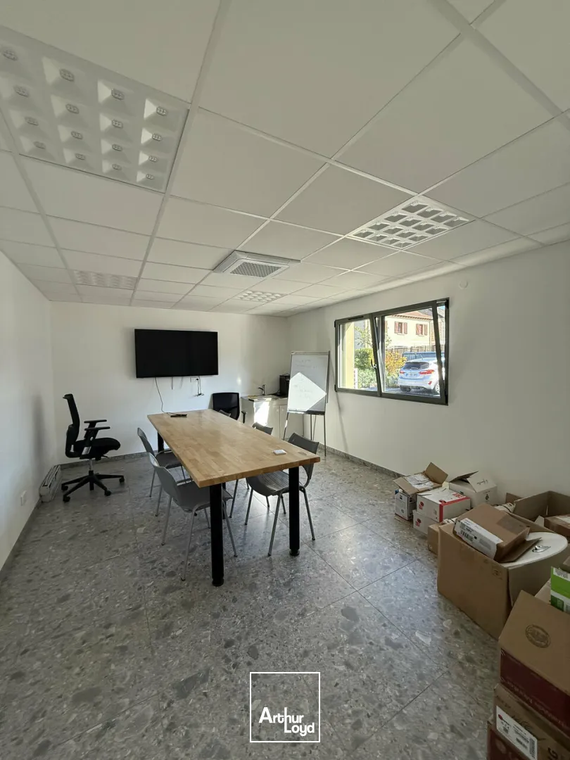 Bureau PMR avec point d'eau idéalement situé