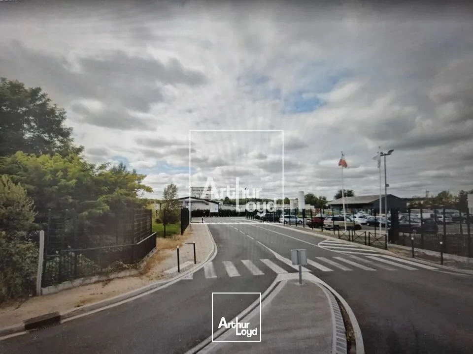 Bâtiment à Vendre à VARENNES-SUR-SEINE