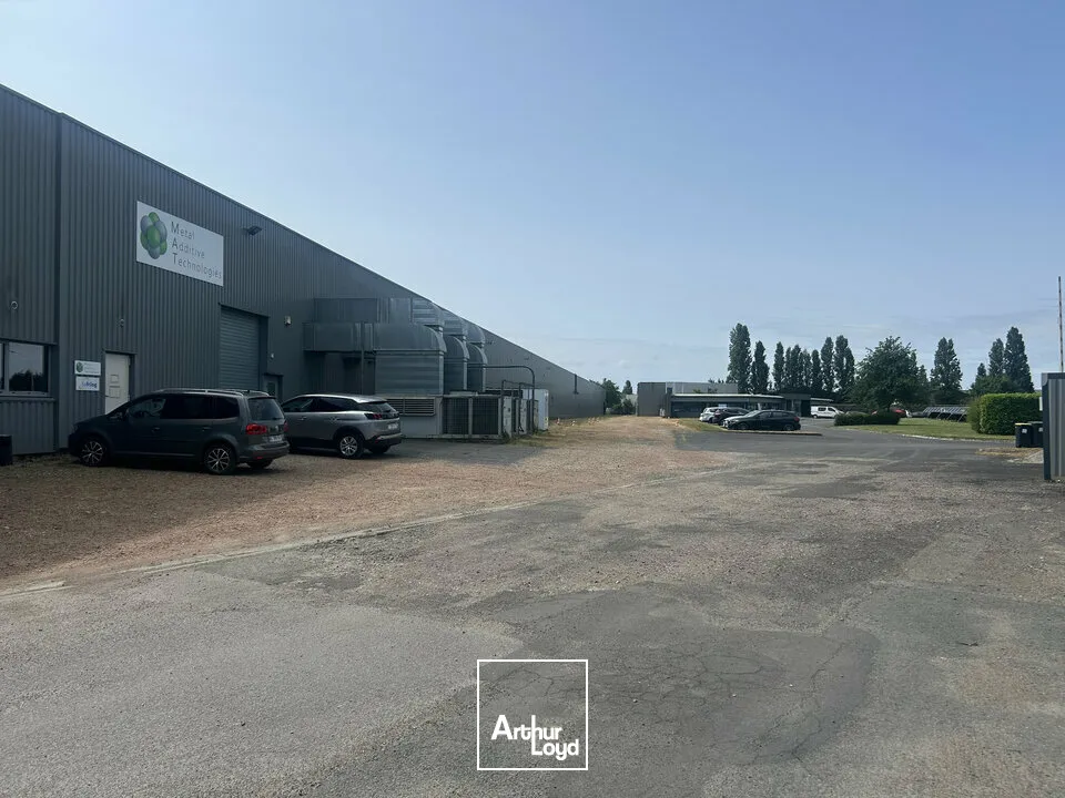 A LOUER - ENTREPÔT DE 2 000m²  CHÂTELLERAULT NORD  EMPLACEMENT STRATÉGIQUE PROCHE A10